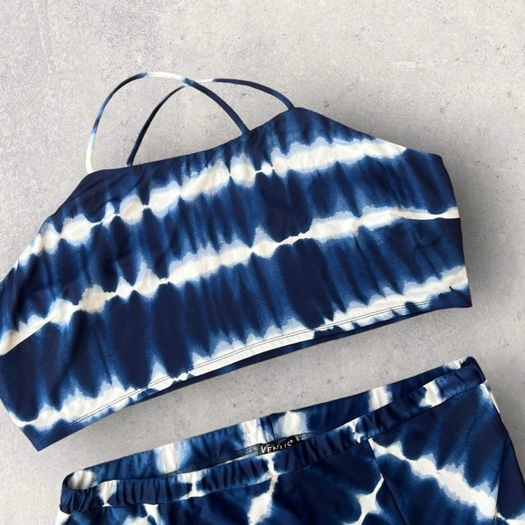 Venus | Two-Piece Set - Picture 3 of 7